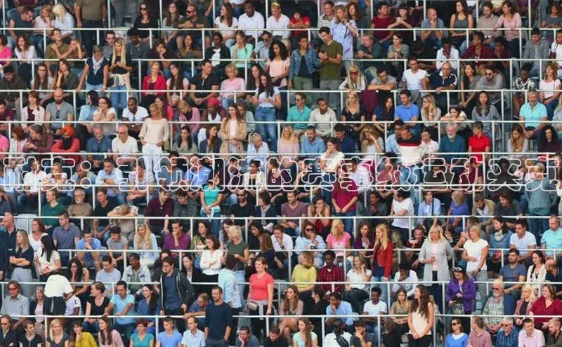 耐克：引领潮流的赛事级运动夹克